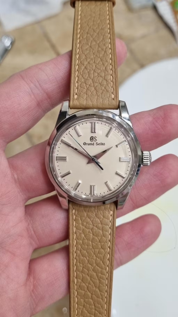 beige togo